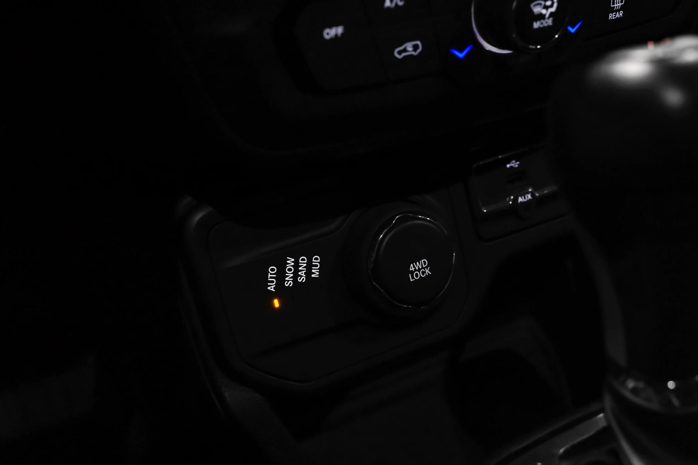 Used 2018 Jeep Renegade Limited w/ Advanced Technology Group AWD/4WD image 23