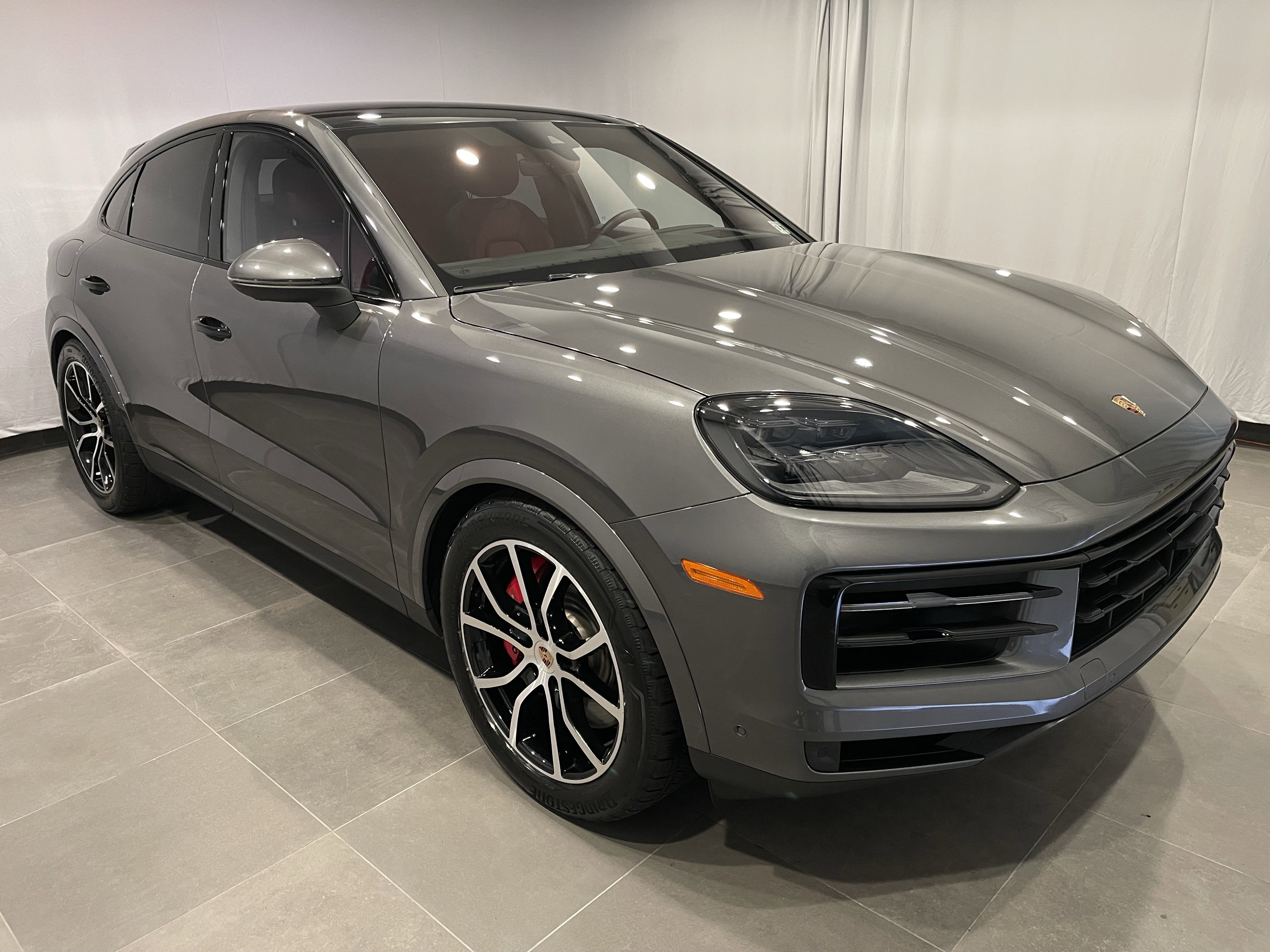Used 2025 Porsche Cayenne S image 3