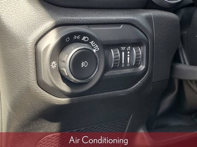 Used 2022 Jeep Wrangler Unlimited Sahara AWD/4WD image 12