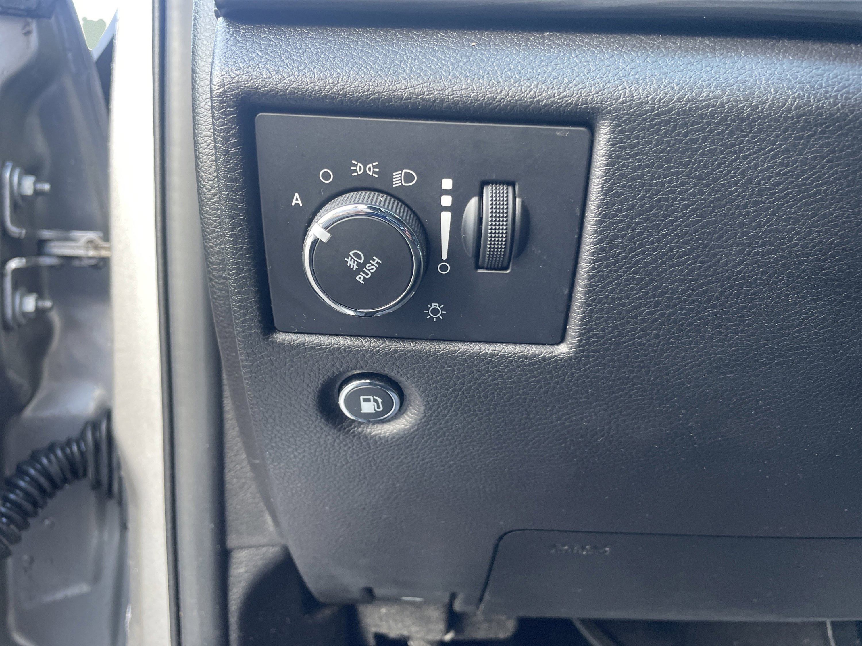 Used 2021 Jeep Grand Cherokee Laredo image 16