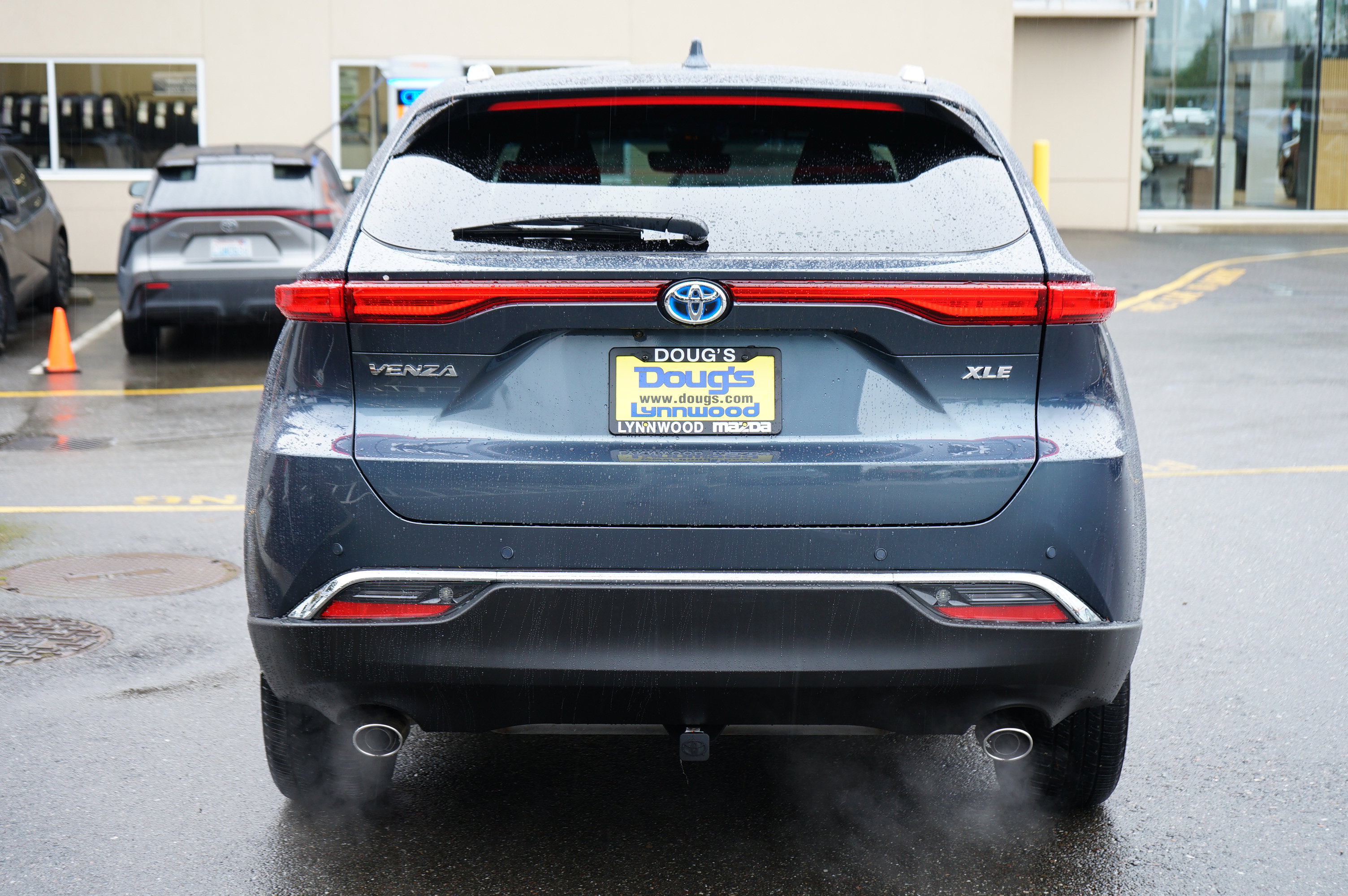 Used 2024 Toyota Venza XLE AWD/4WD image 4