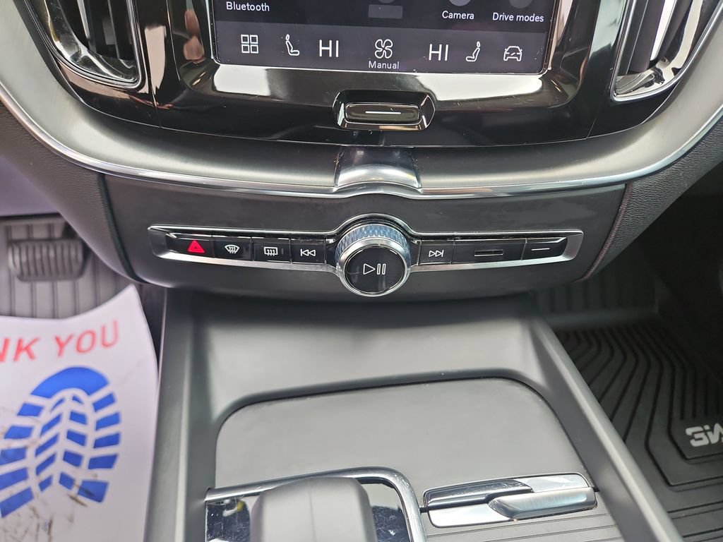 Used 2023 Volvo XC60 B5 Core AWD/4WD image 18