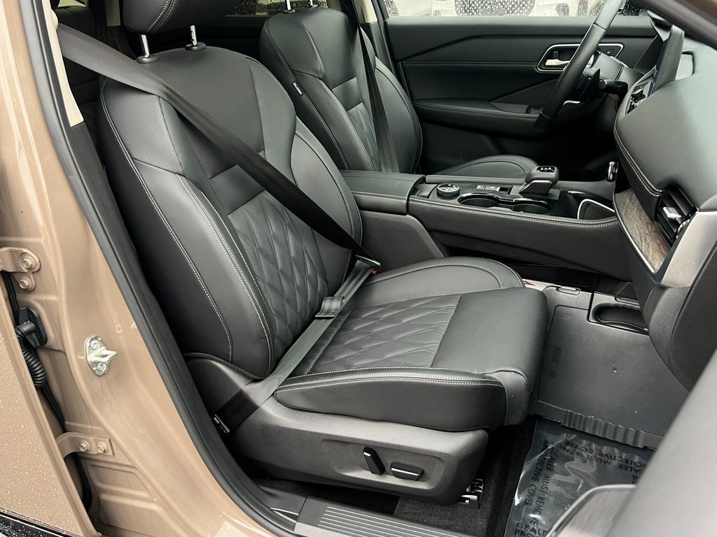 Used 2024 Nissan Rogue Platinum w/ Platinum Premium Package image 10