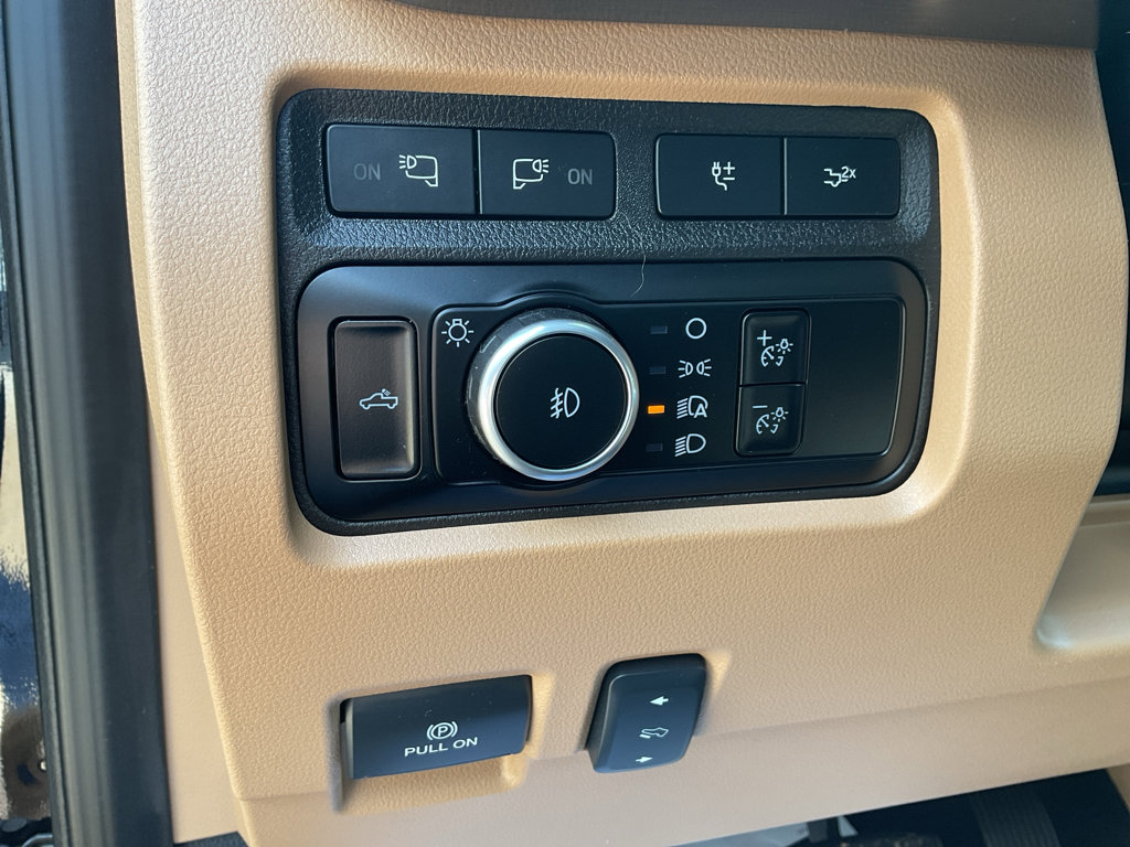 Used 2023 Ford F350 Lariat w/ Lariat Ultimate Package AWD/4WD image 17