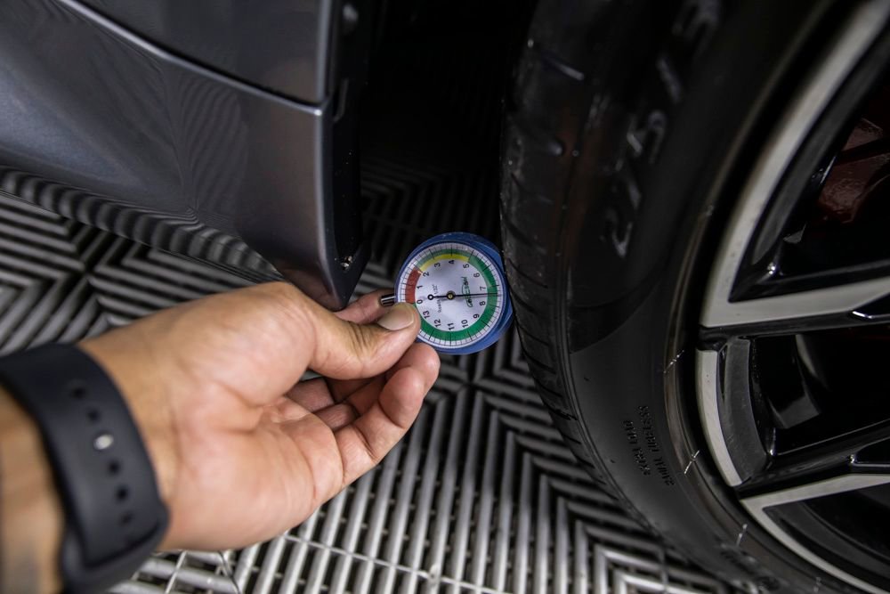 Used 2025 BMW M2 w/ Lighting Package image 47