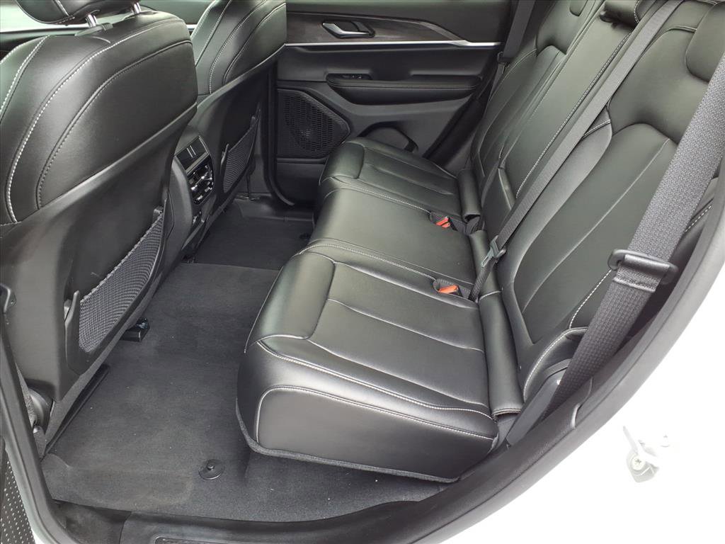 Used 2025 Jeep Grand Cherokee Limited image 21