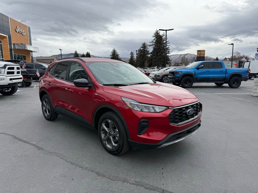 Used 2025 Ford Escape ST-Line image 2