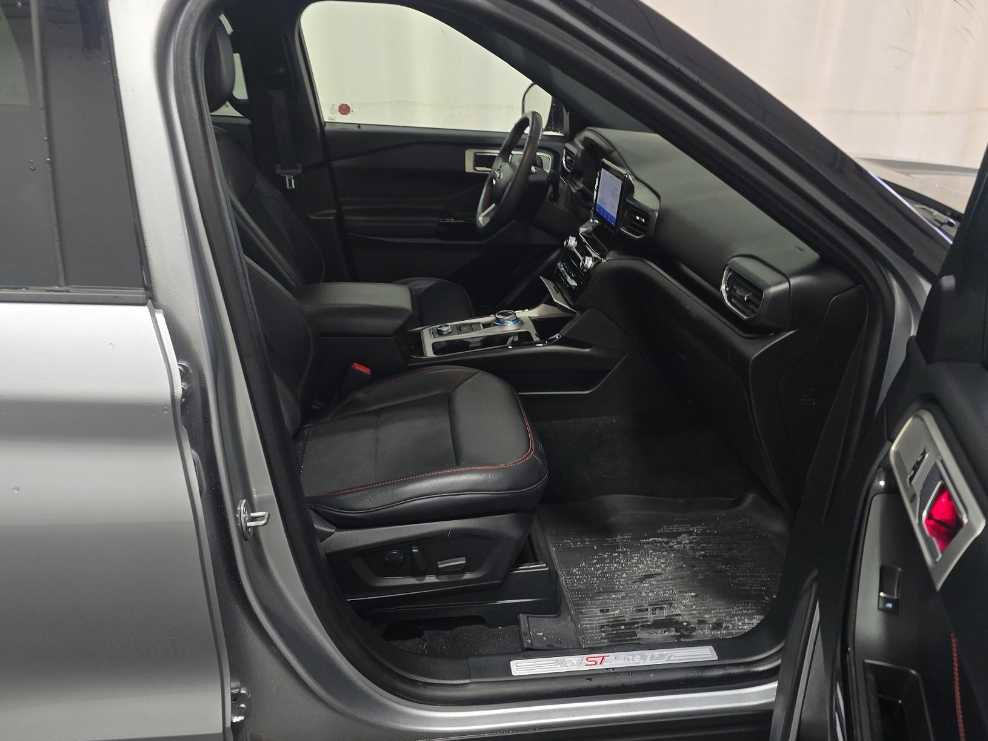Used 2024 Ford Explorer ST-Line w/ Class IV Trailer Tow Package image 10