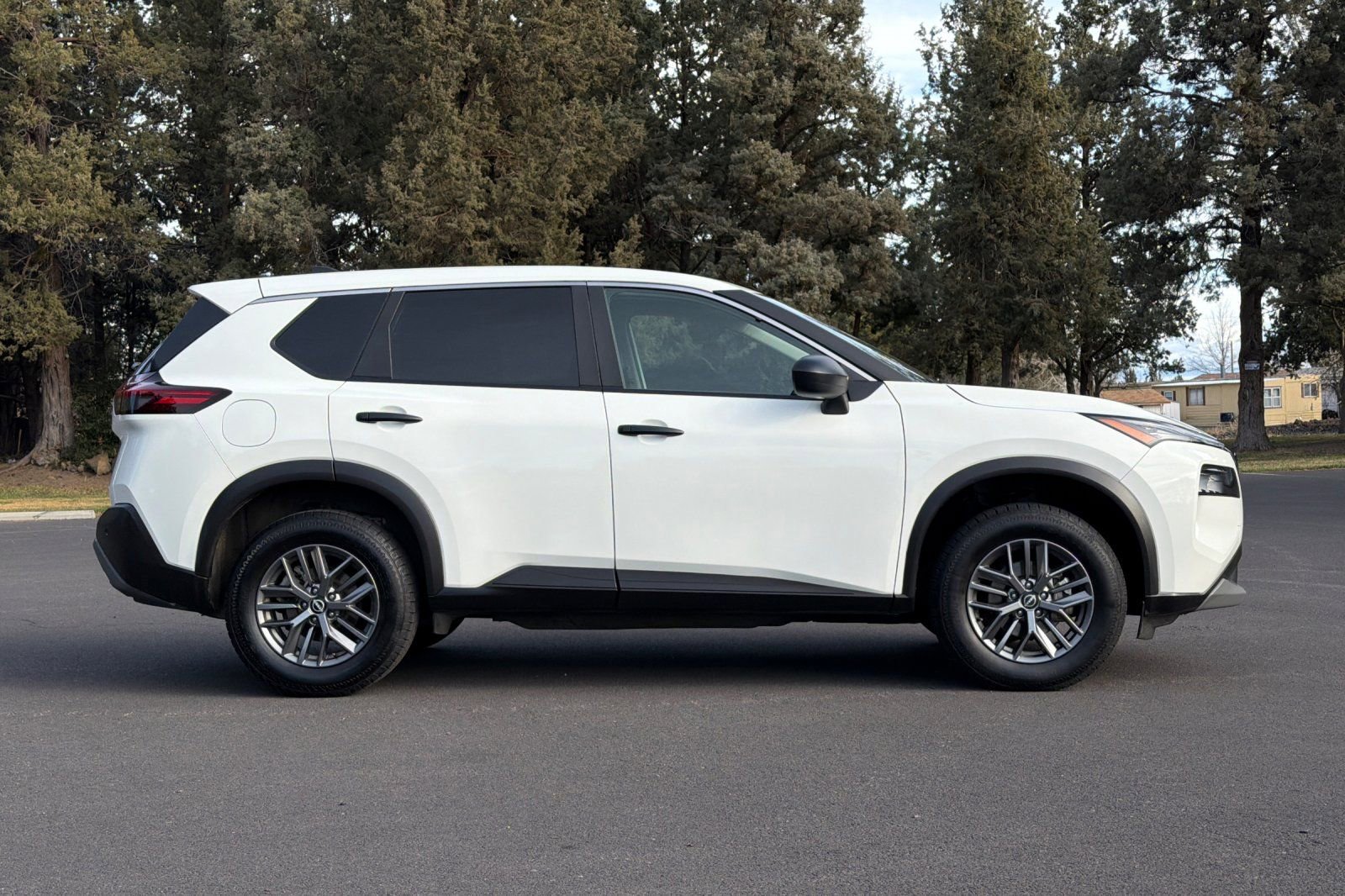 Used 2023 Nissan Rogue S image 3