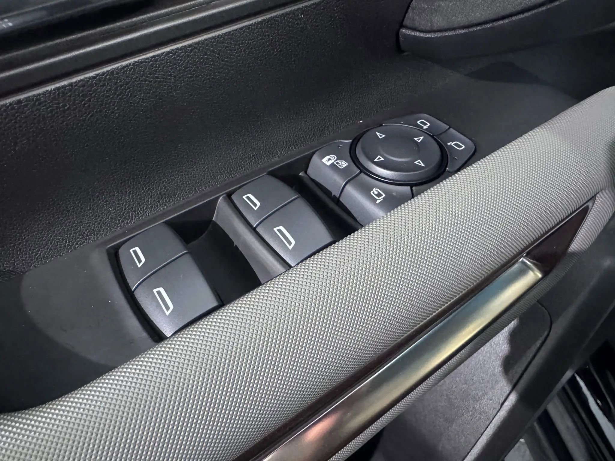 Used 2024 GMC Hummer EV 2X w/ LPO, Illumination Package image 27