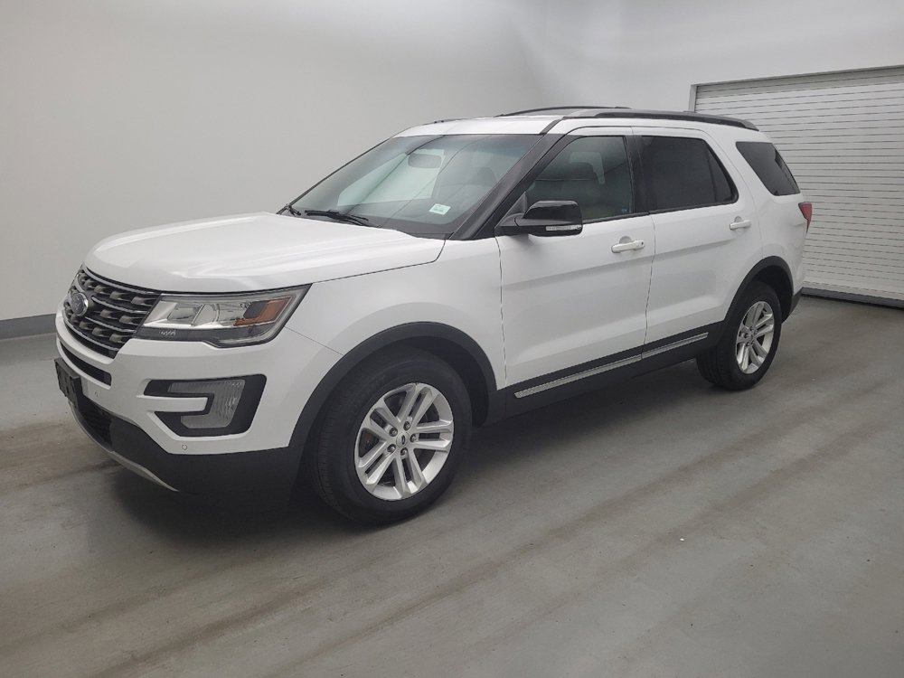 Used 2016 Ford Explorer XLT w/ Equipment Group 202A FWD image 2