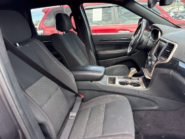 Used 2017 Jeep Grand Cherokee Laredo AWD/4WD image 11