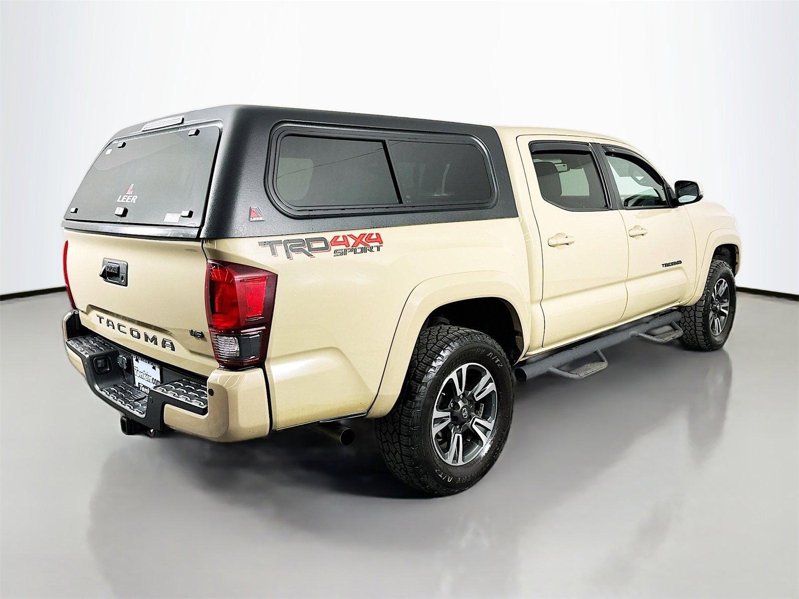 Used 2018 Toyota Tacoma TRD Sport w/ Technology Package image 7