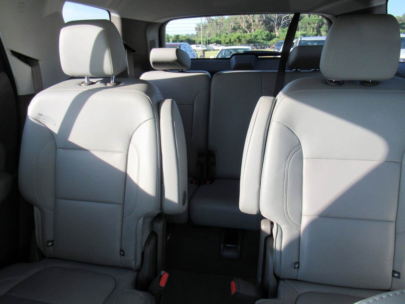 Used 2021 Chevrolet Traverse LT w/ LT Premium Package AWD/4WD image 32