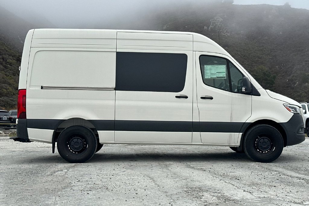 Used 2025 Mercedes-Benz Sprinter 2500 image 3