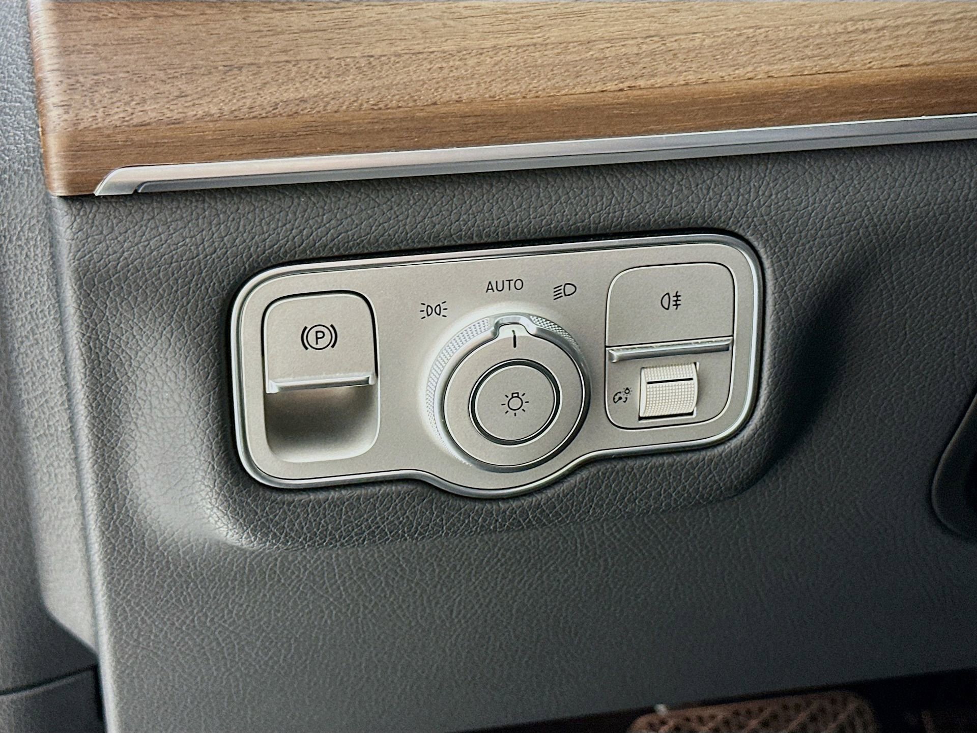 Used 2025 Mercedes-Benz GLE 350 4MATIC image 11