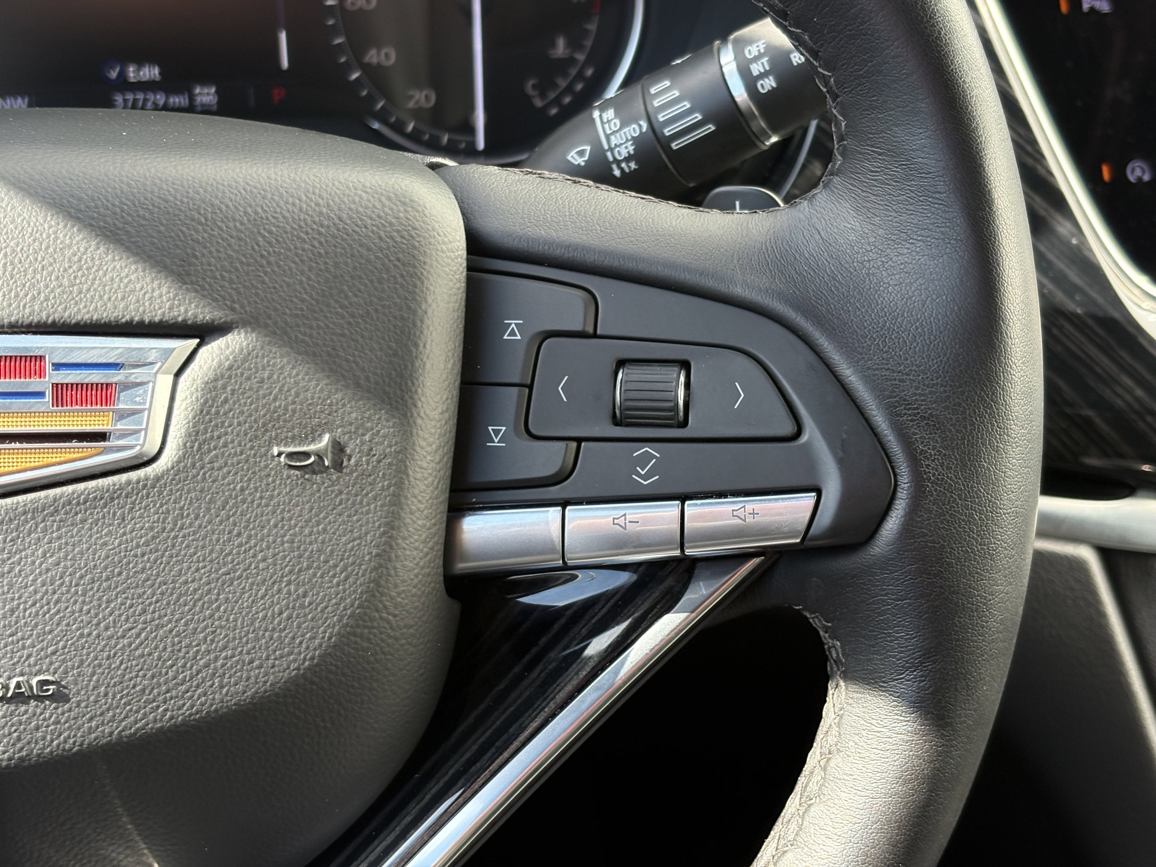 Certified 2025 Cadillac XT6 Premium Luxury image 21