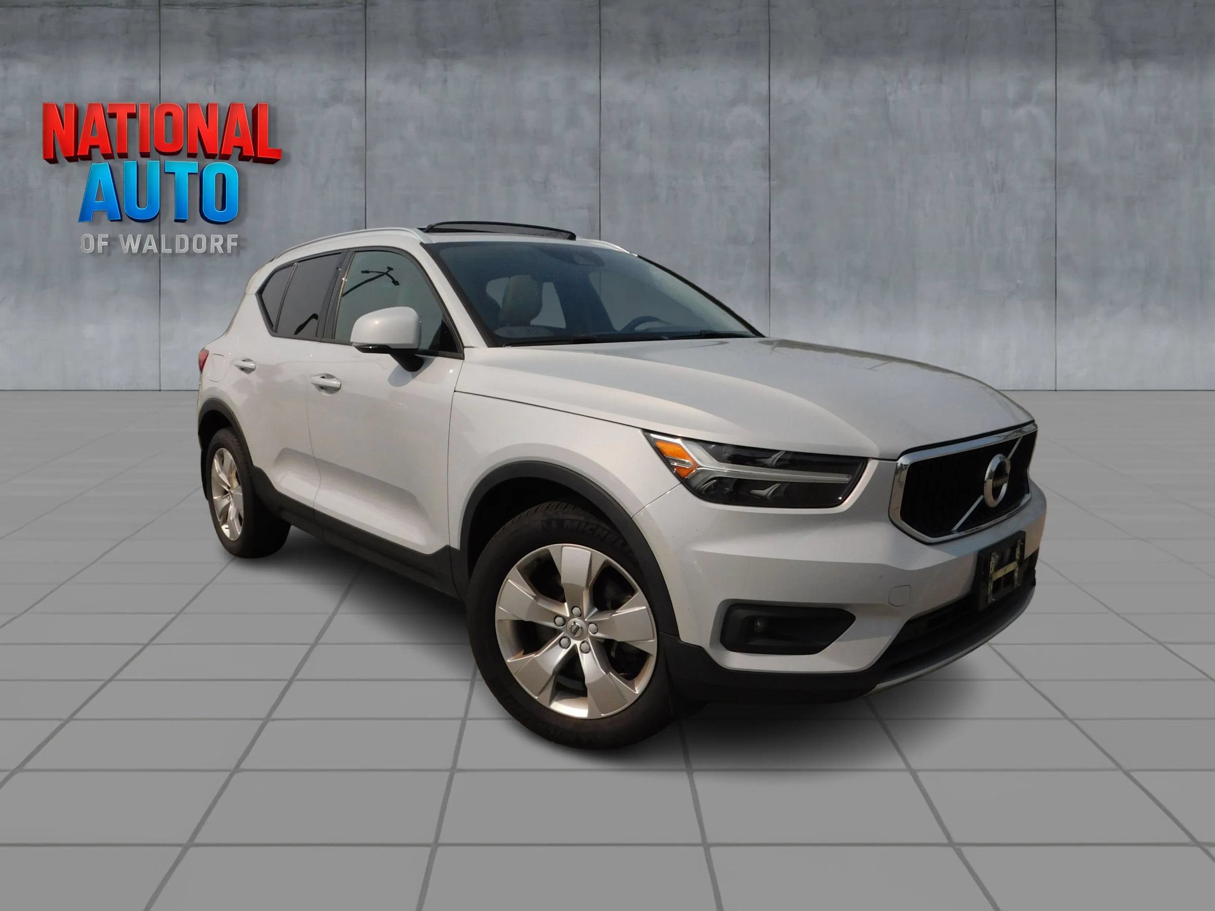 Used 2021 Volvo XC40 T4 Momentum