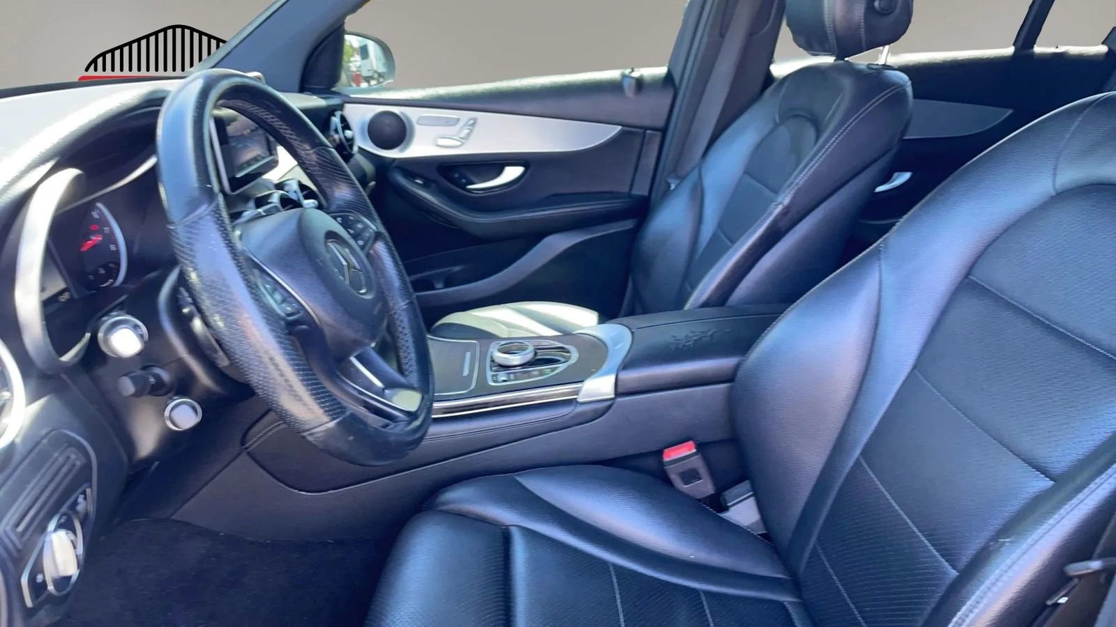 Used 2019 Mercedes-Benz GLC 300 4MATIC image 33