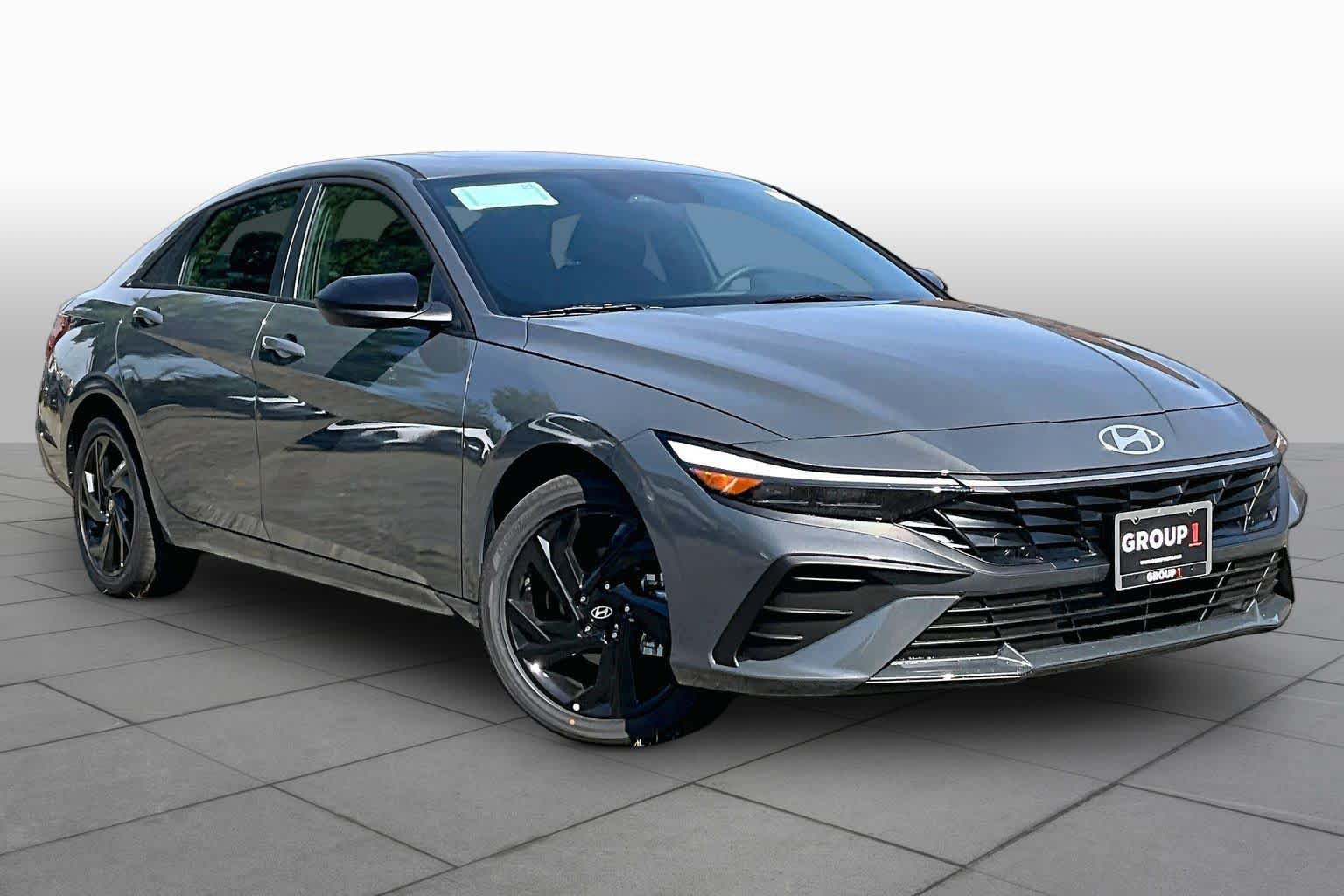 New 2026 Hyundai Elantra SEL Sport FWD image 2