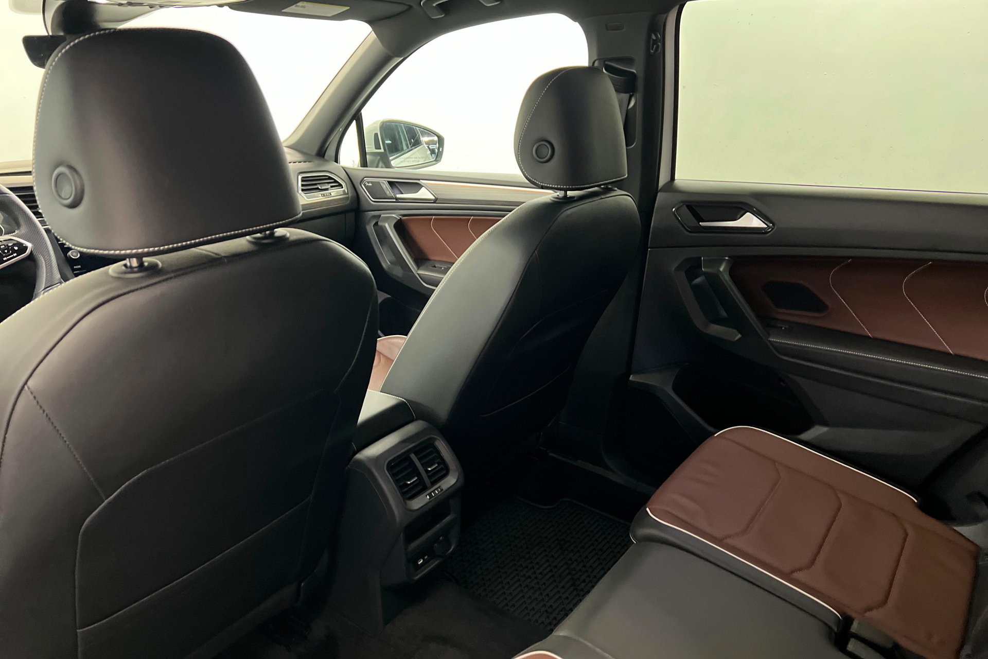 Used 2022 Volkswagen Tiguan SEL R-Line AWD/4WD image 19