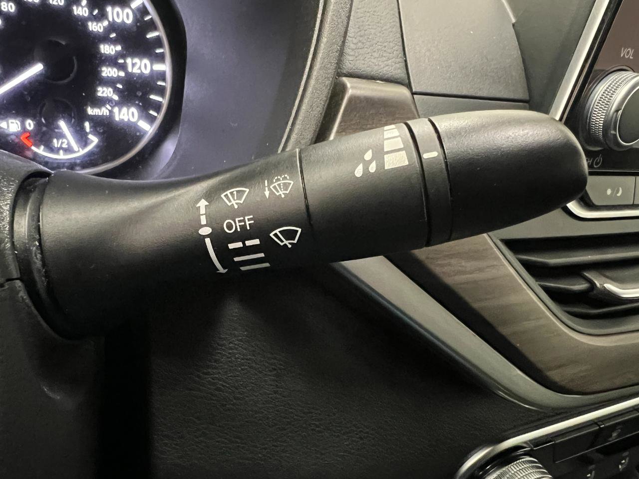 Used 2025 Nissan Altima 2.5 SV image 34