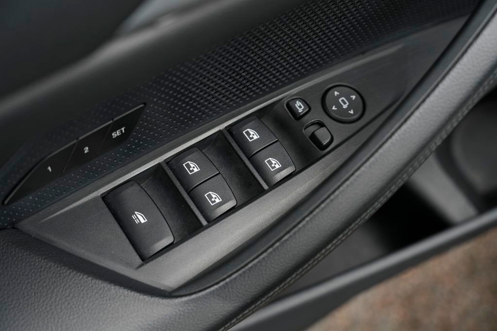 Used 2021 BMW 430i Convertible w/ Premium Package image 27