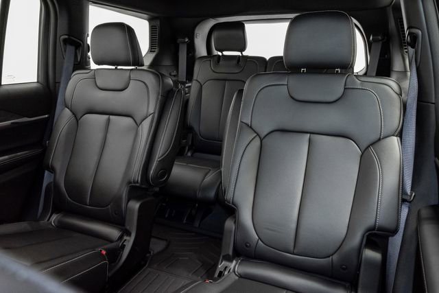 Used 2024 Jeep Grand Cherokee L Limited w/ Black Appearance Package image 23