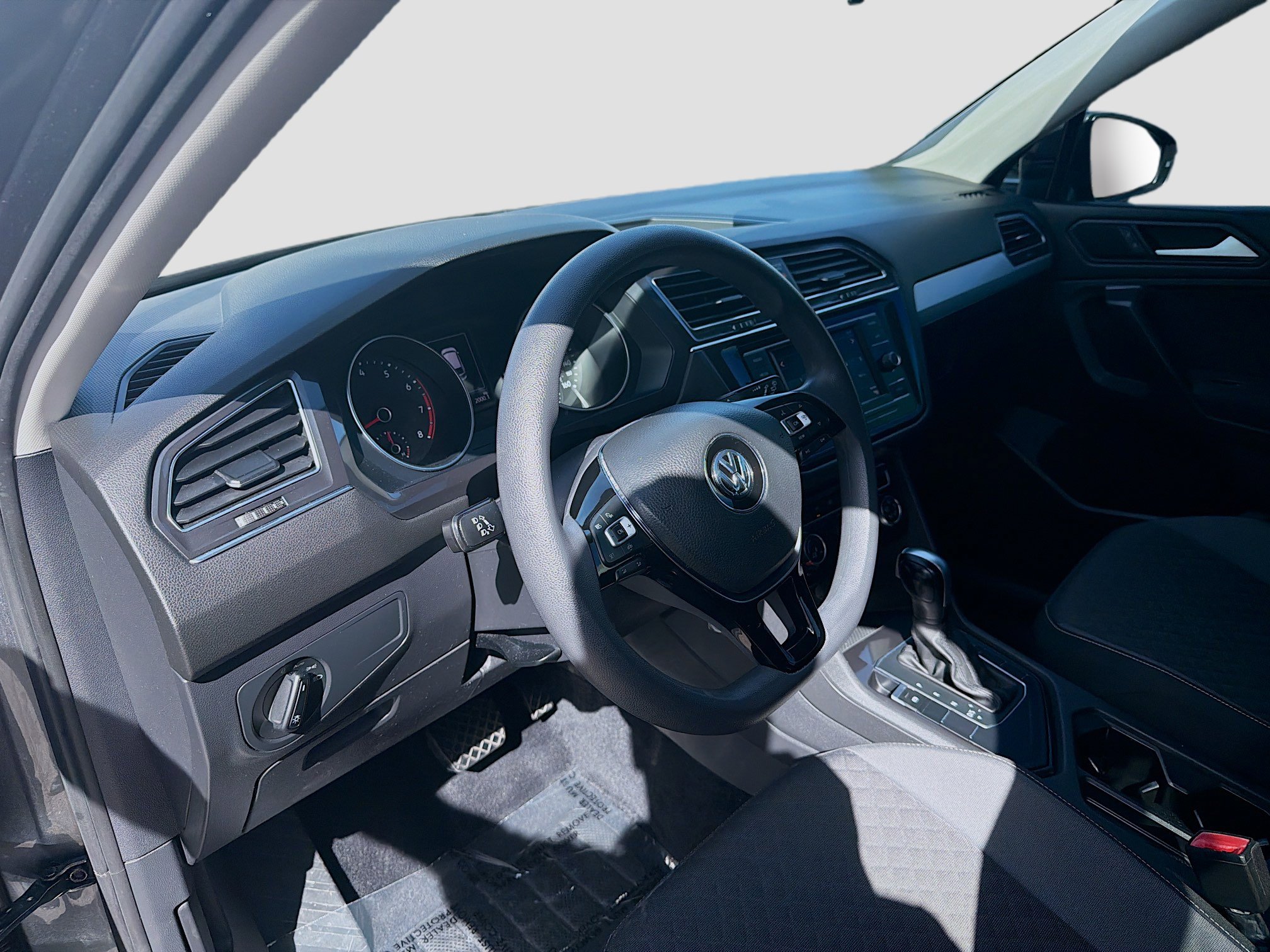 Used 2021 Volkswagen Tiguan S image 9