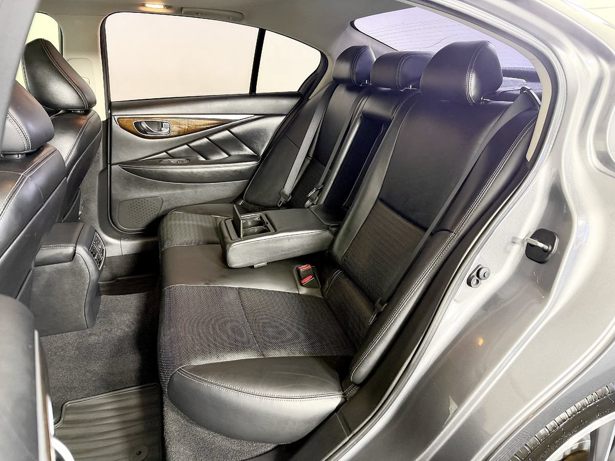 Used 2015 INFINITI Q50 w/ Deluxe Touring Package RWD image 39