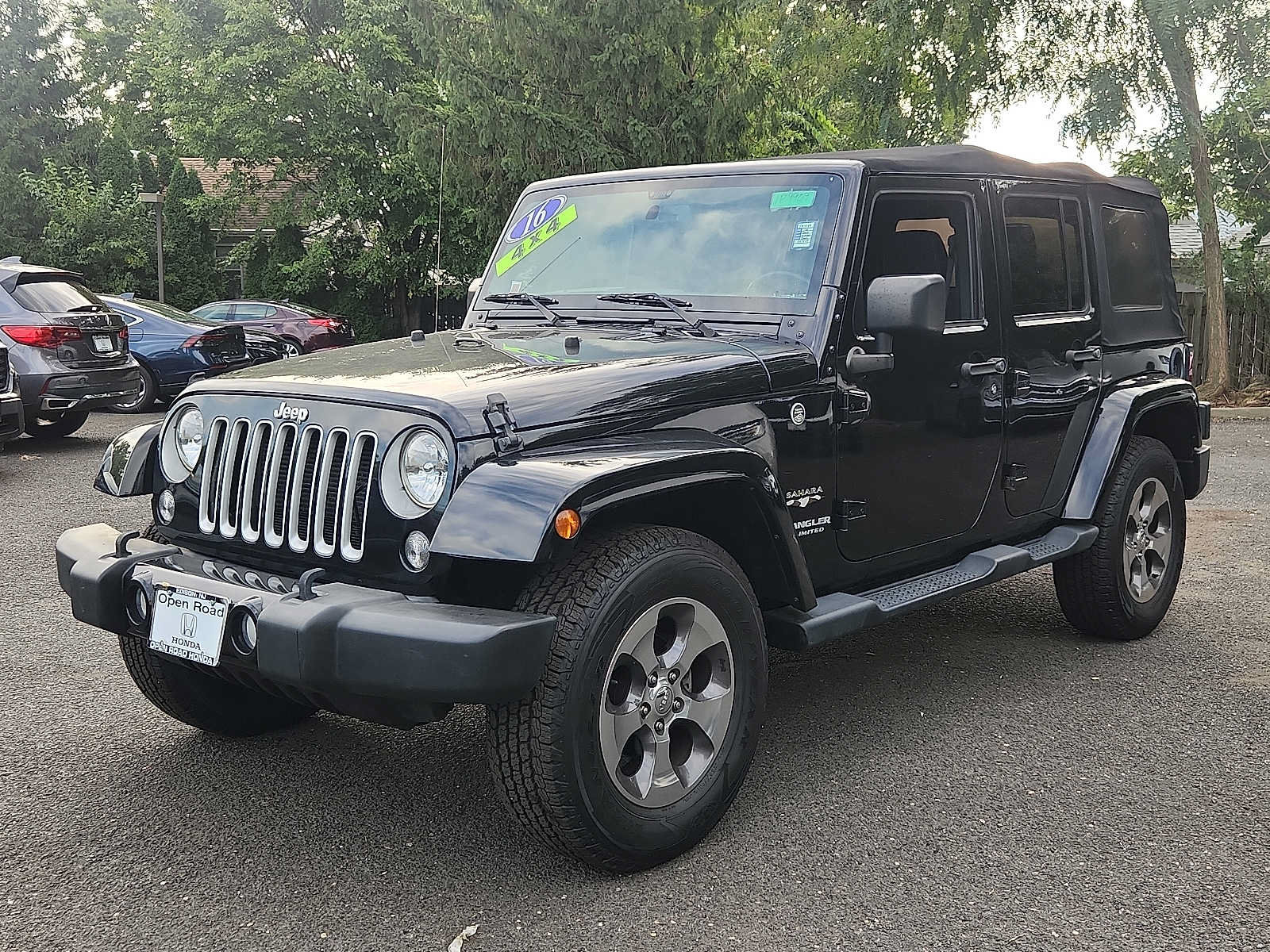 Used 2016 Jeep Wrangler Unlimited Sahara w/ Dual Top Group AWD/4WD image 3