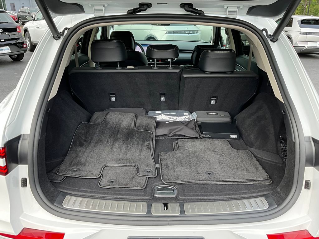 Used 2026 Genesis Electrified GV70 image 14