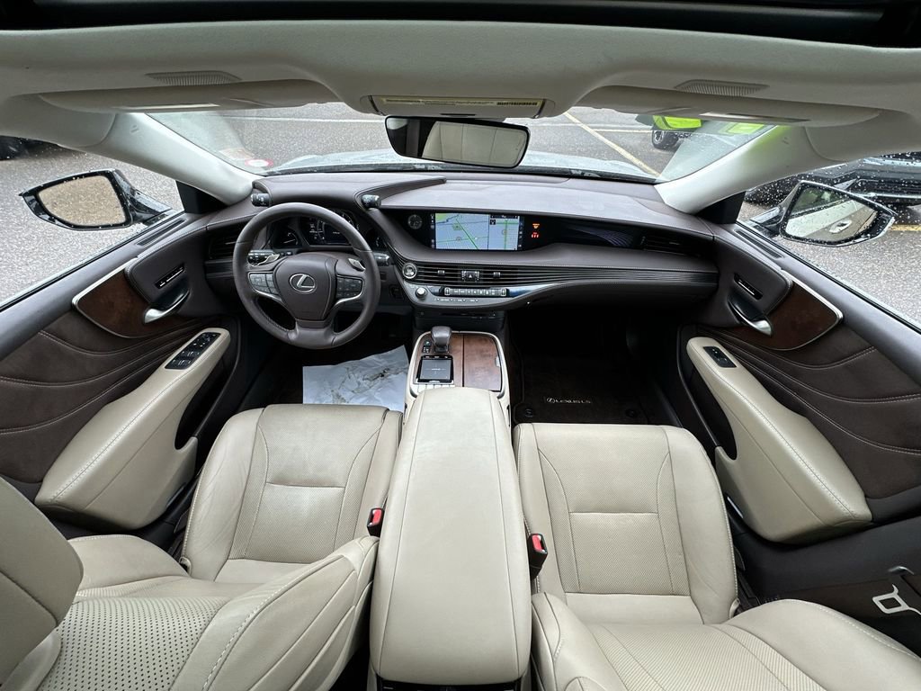 Used 2019 Lexus LS 500 w/ Accessory Package (Z2) RWD image 30