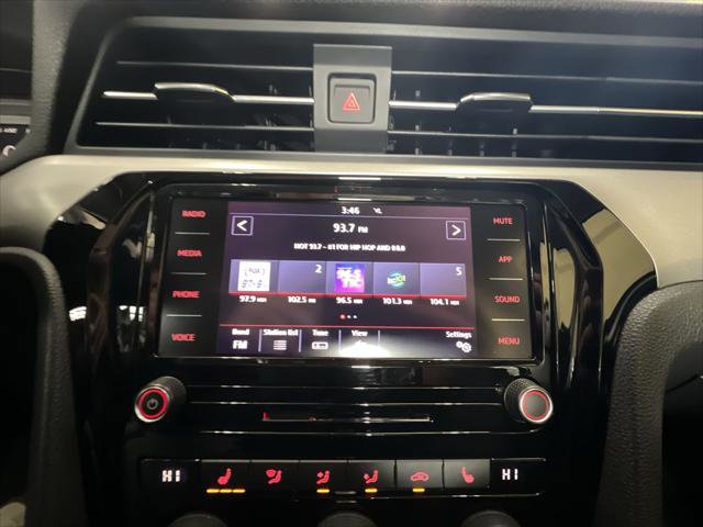 Certified 2022 Volkswagen Passat 2.0T SE image 16