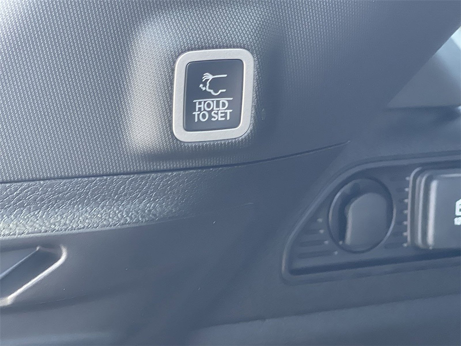 New 2025 Jeep Grand Cherokee Limited w/ Luxury Tech Group II image 28