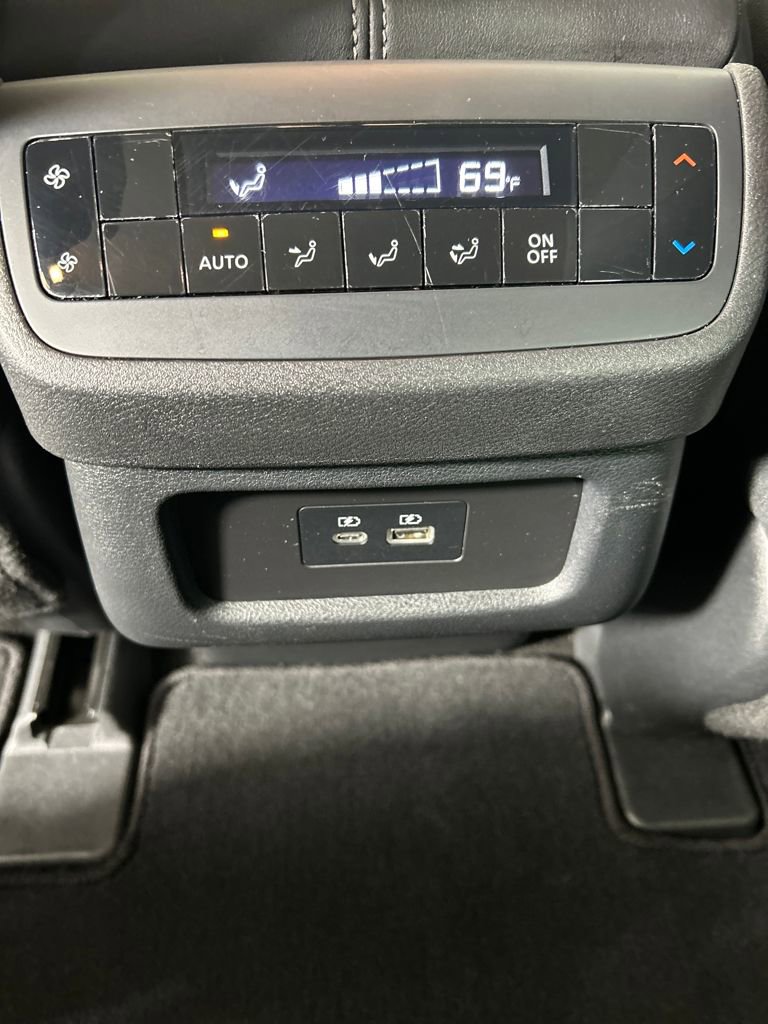 Used 2025 Nissan Pathfinder SV image 18