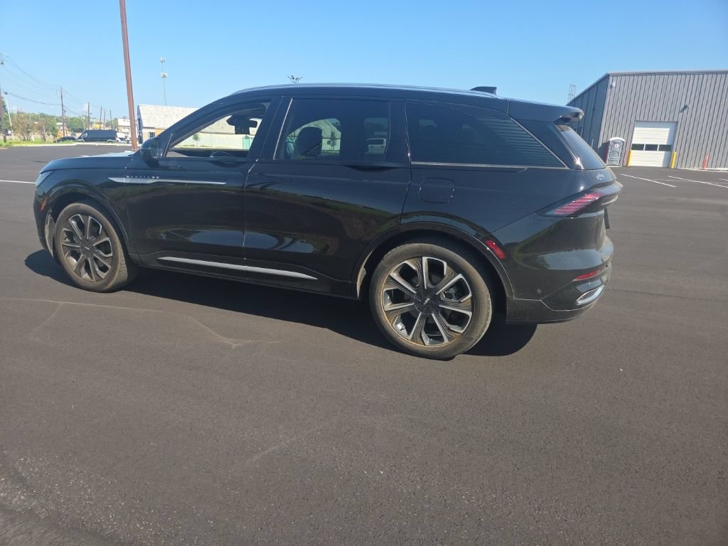 Used 2024 Lincoln Nautilus Reserve w/ Equipment Group 202A AWD/4WD image 9