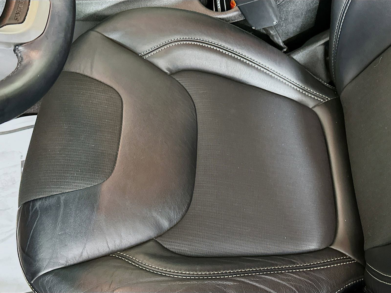 Used 2018 Jeep Cherokee Latitude Plus w/ Comfort/Convenience Group image 19