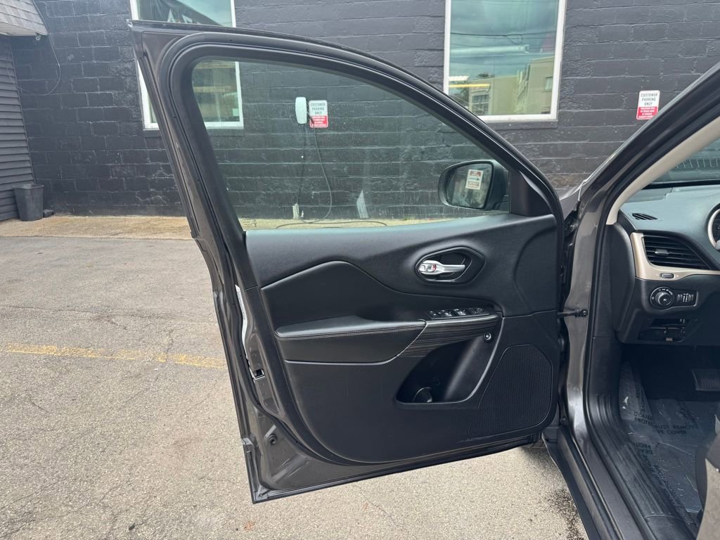 Used 2014 Jeep Cherokee Limited AWD/4WD image 19