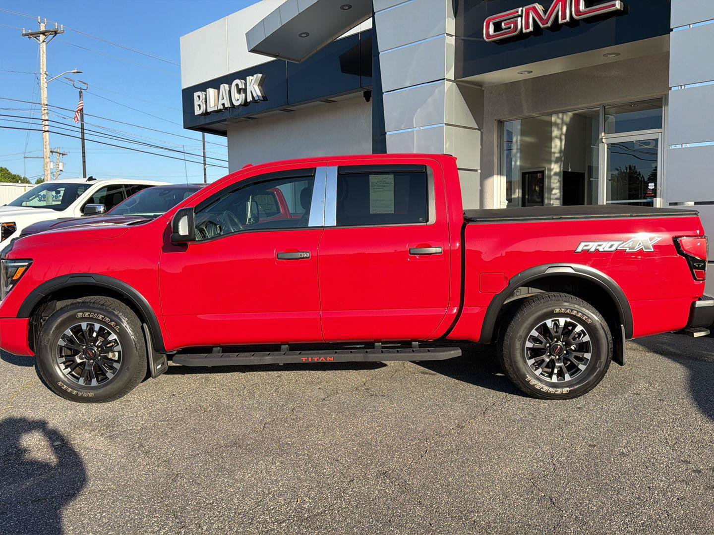 Used 2021 Nissan Titan PRO-4X w/ Pro-4x Convenience Package AWD/4WD image 11
