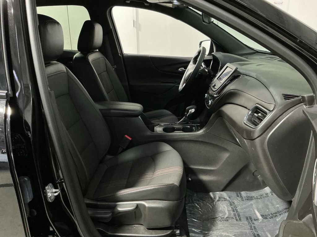 Used 2023 Chevrolet Equinox RS image 33