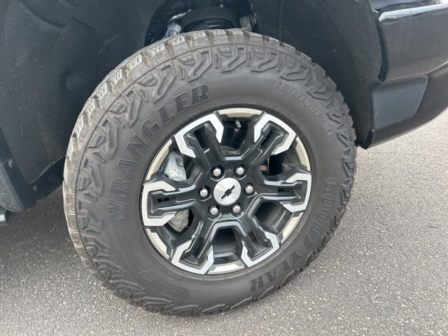 Used 2025 Chevrolet Silverado 1500 ZR2 image 9