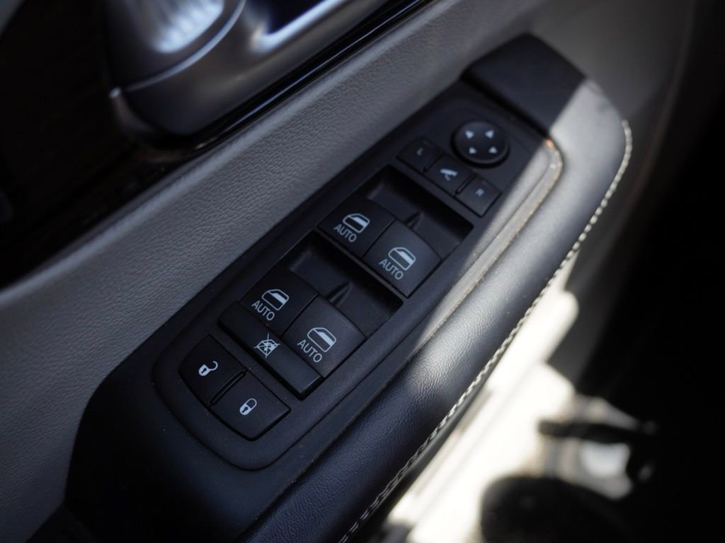 Used 2023 Chrysler Pacifica Limited image 14