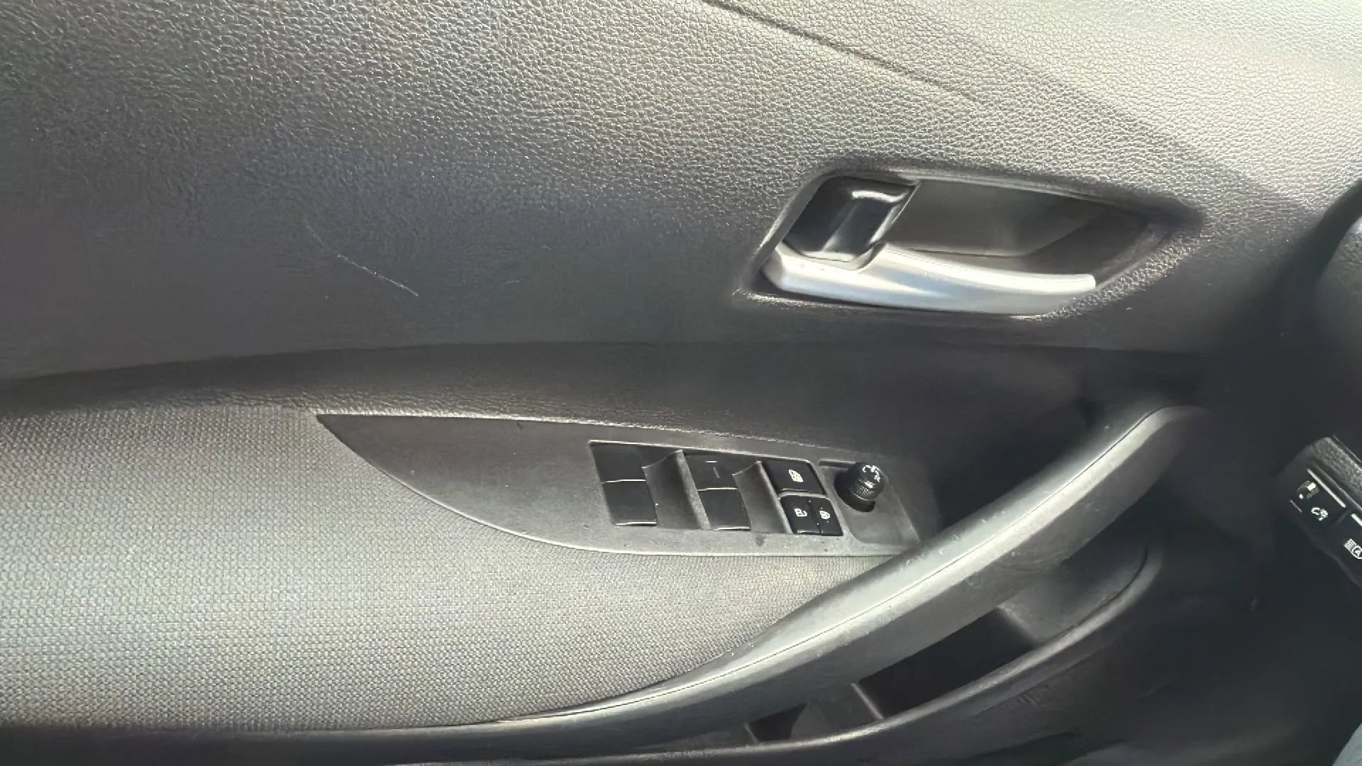 Used 2021 Toyota Corolla LE image 21