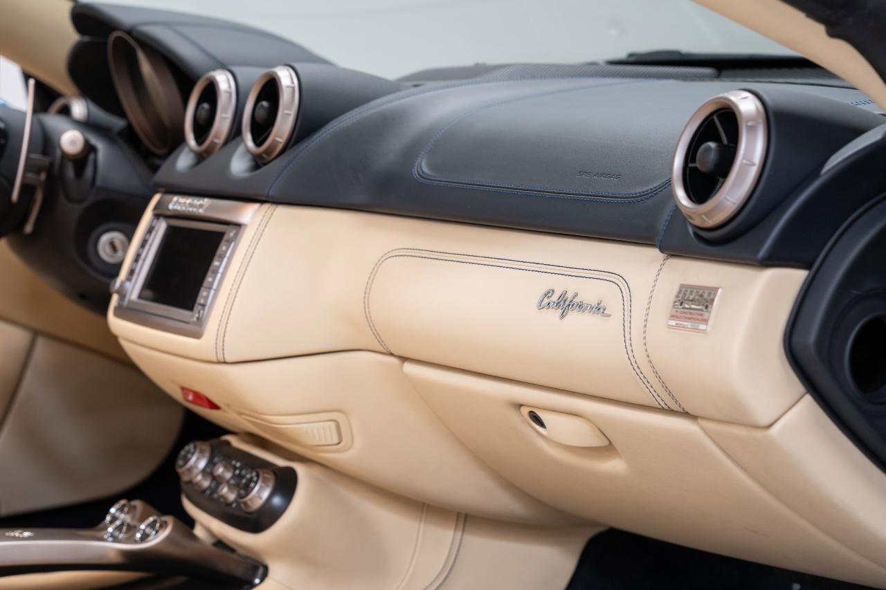 Used 2010 Ferrari California RWD image 57