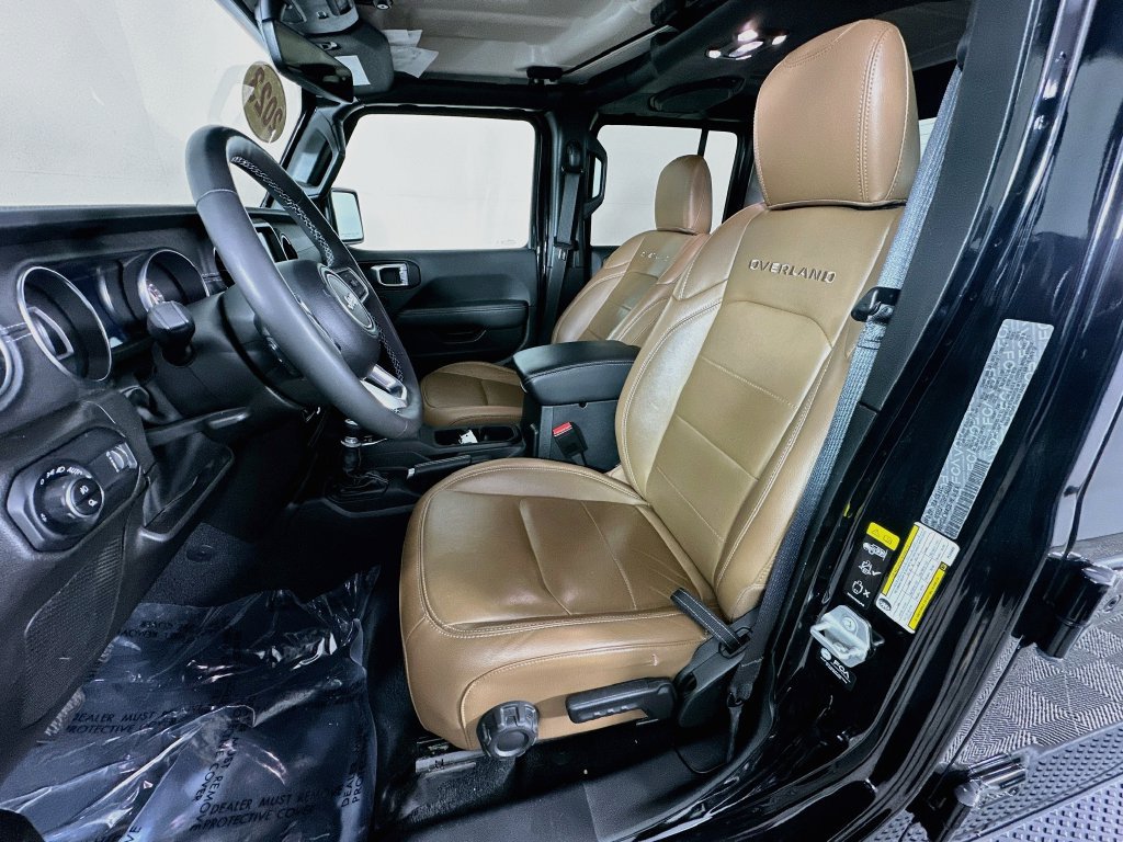 Used 2023 Jeep Gladiator Overland w/ Cold Weather Group AWD/4WD image 32