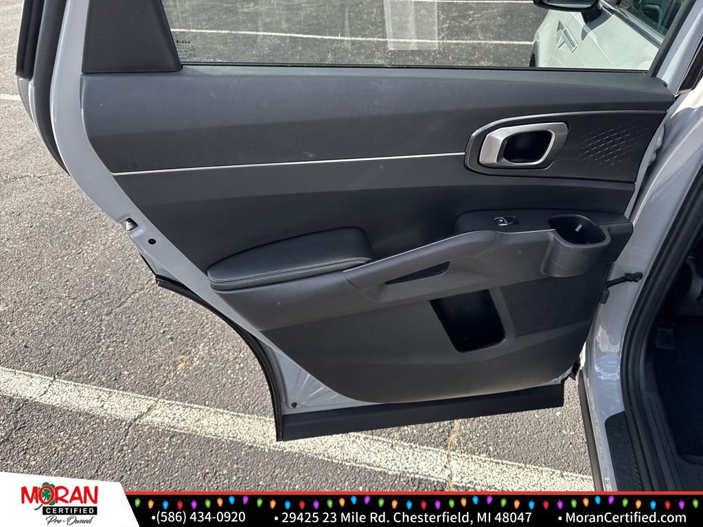 Used 2025 Kia Sorento S image 22