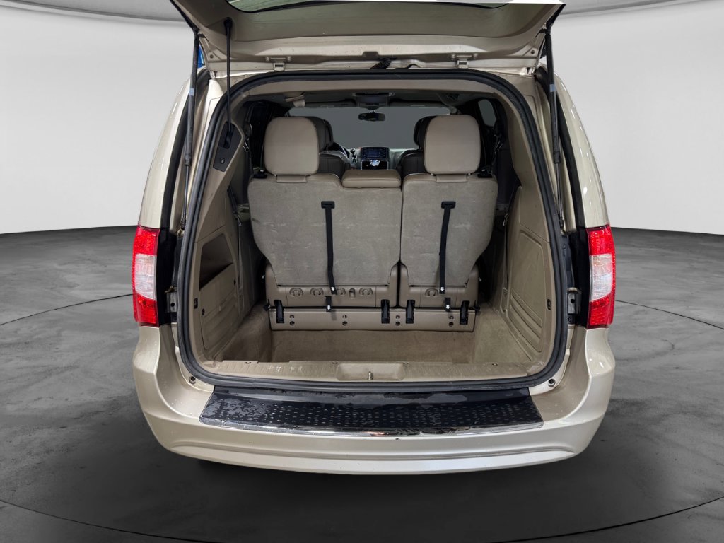 Used 2015 Chrysler Town & Country Touring w/ Driver Convenience Group FWD image 25