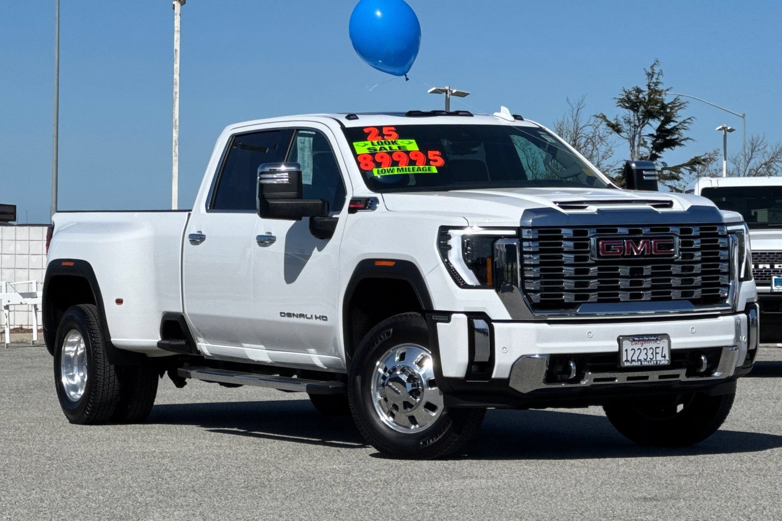 Used 2025 GMC Sierra 3500 Denali w/ Denali Reserve Package AWD/4WD image 2