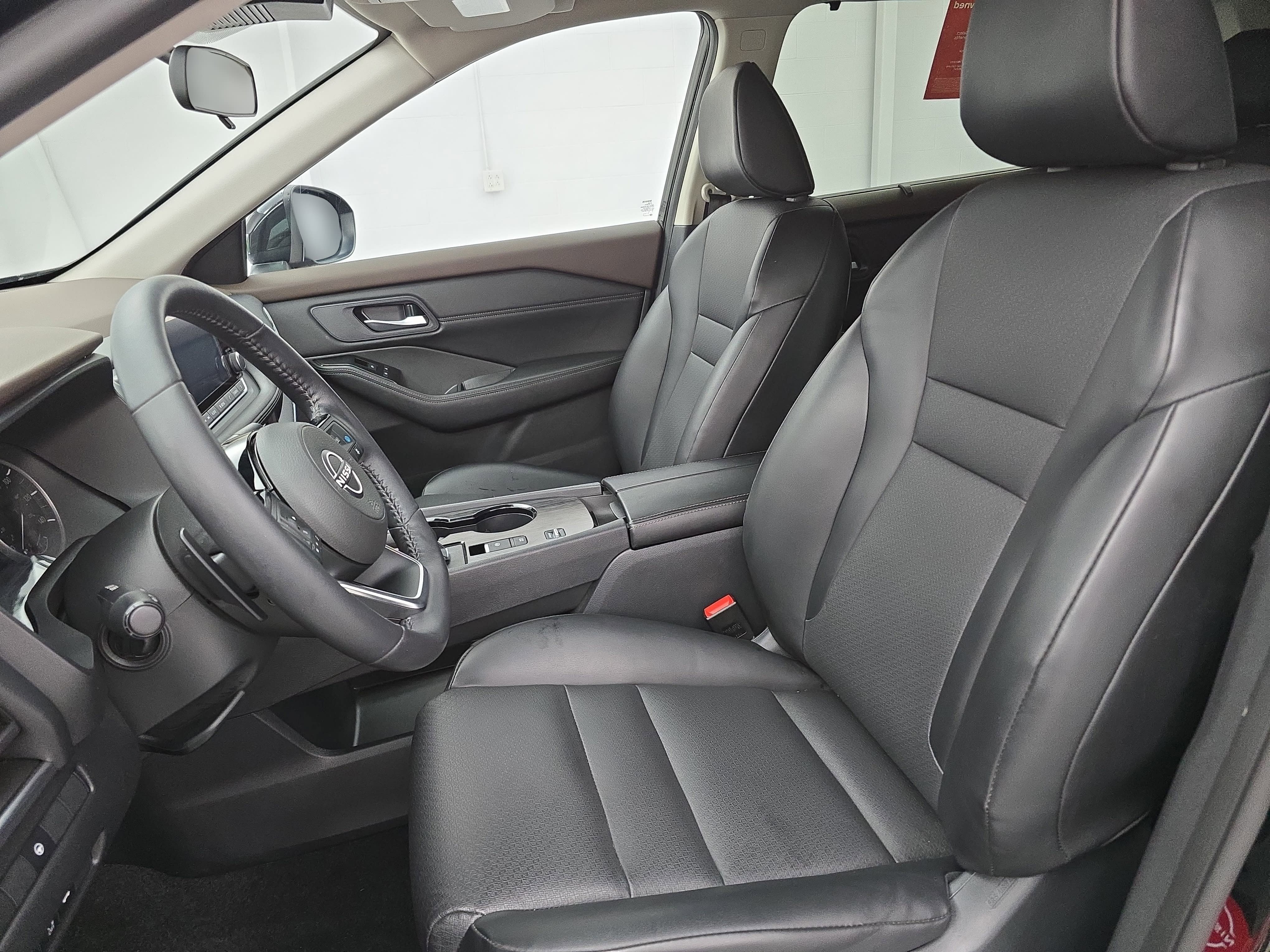 Certified 2023 Nissan Rogue SV w/ SV Premium B Package FWD image 15